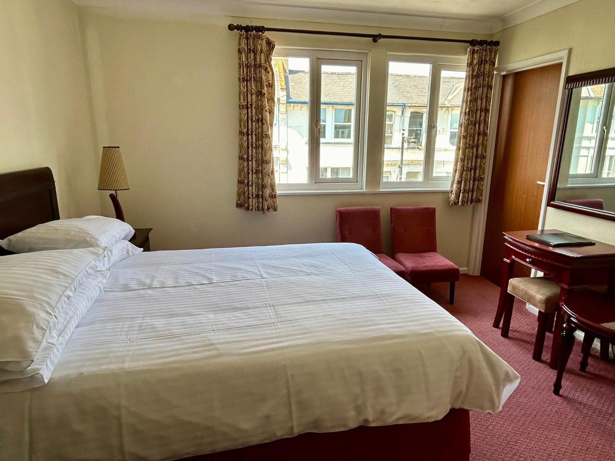 Regent Court - Seafront, Sandown - Free Car Ferry For Bookings Of 3 Or More Nights, Subject To Availability Quarto foto