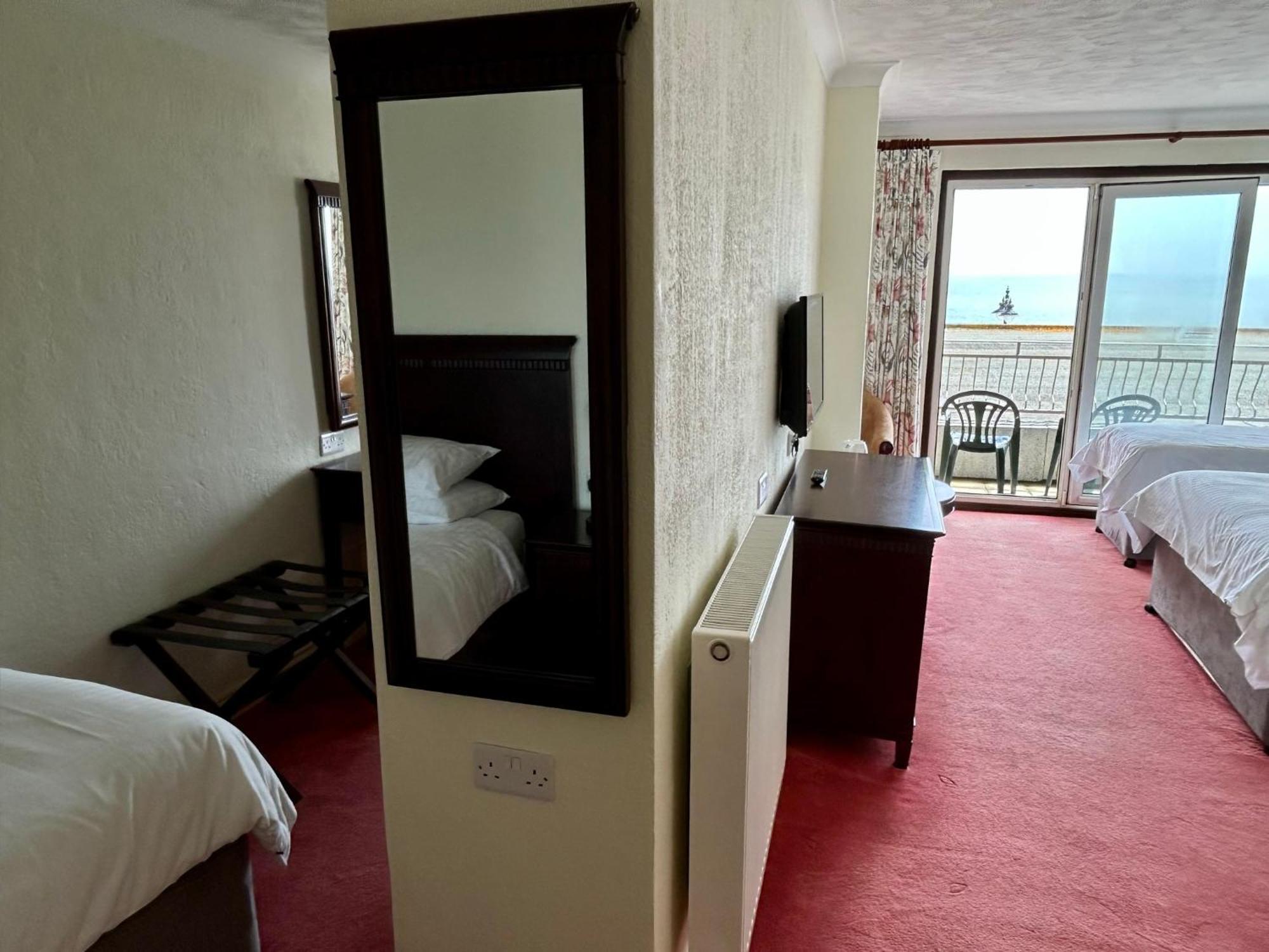 Regent Court - Seafront, Sandown - Free Car Ferry For Bookings Of 3 Or More Nights, Subject To Availability Quarto foto