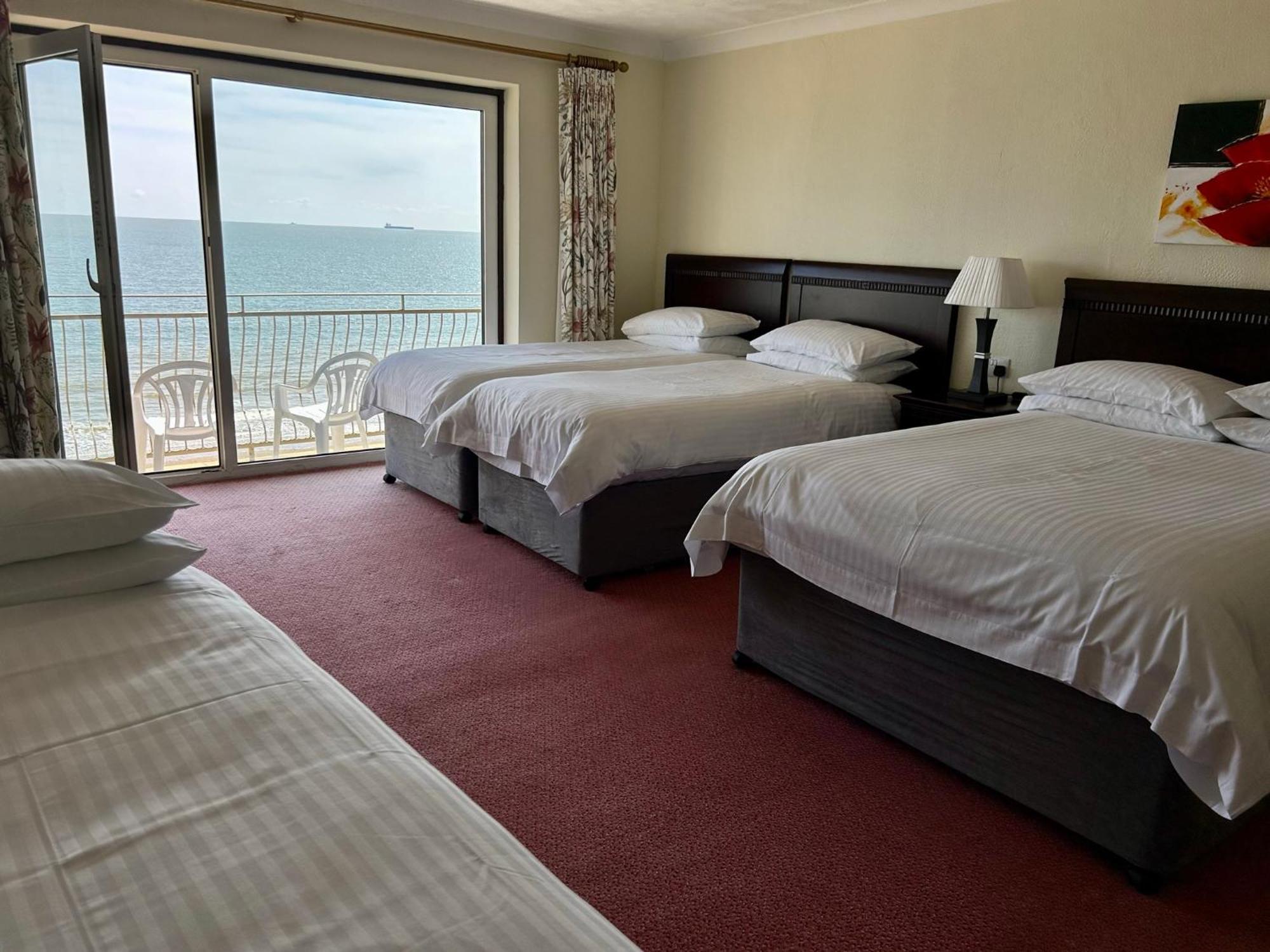 Regent Court - Seafront, Sandown - Free Car Ferry For Bookings Of 3 Or More Nights, Subject To Availability Quarto foto